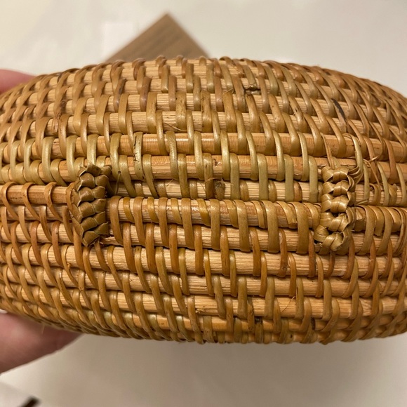 NWT 8” round rattan boho style ATA Grass cross body purse leather strap. - Picture 16 of 16